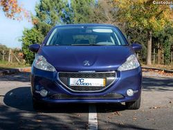 Azul Usado 2013 Peugeot 208 Citadino | € 5.990 (Bom preço)