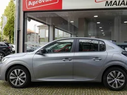 Cinza Usado 2023 Peugeot 208 Active Citadino | € 15.450 (Preço justo)