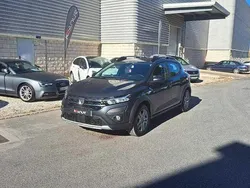 Cinzento Usado 2023 Dacia Sandero Expression Citadino | € 15.890 (Bom preço)