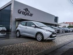 Cinza Usado 2014 Toyota Aygo X-play Citadino | € 10.900 (Preço justo)