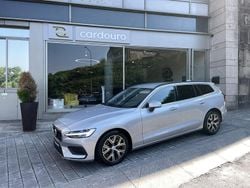 Cinzento cinzento, preto Usado 2023 Volvo V60 Core Carrinha | € 35.900 (Bom preço)