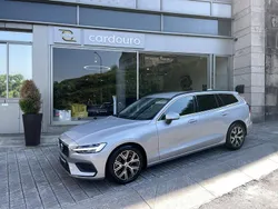 Cinzento cinzento, preto Usado 2023 Volvo V60 Core Carrinha | € 35.900 (Bom preço)