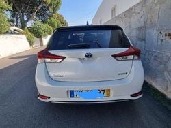 Usado 2017 Toyota Auris Sedan | € 16.000
