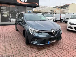 Cinza Usado 2022 Renault Clio V Zen Citadino | € 16.750 (Preço justo)