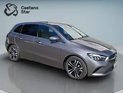 Cinzento Usado 2024 Mercedes B180 Monovolume | € 42.490 (Preço justo)