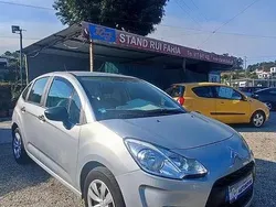 Cinza prata Usado 2013 Citroën C3 Attraction Citadino | € 6.897 (Bom preço)