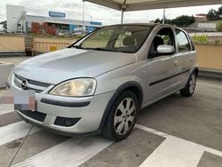 Cinzento Usado 2004 Opel Corsa | € 2.600