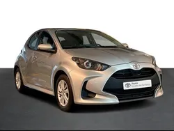 Cinz atomic 1l0 Usado 2023 Toyota Yaris Comfort Sedan | € 19.250 (Preço justo)