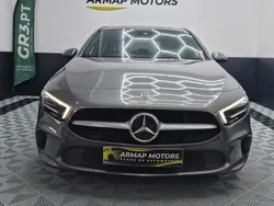 Cinza Usado 2018 Mercedes A180 Style | € 22.250 (Preço justo)