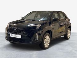 Preto (pintura metalizada) Usado 2024 Toyota Yaris Comfort Sedan | € 26.750 (Preço justo)