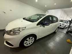 Branco Usado 2016 Peugeot 208 Active Citadino | € 8.200 (Bom preço)