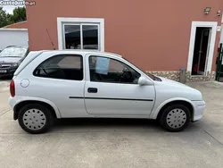 Branco Usado 1994 Opel Corsa Swing Sedan | € 1.750