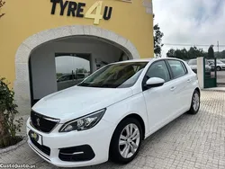 Branco Usado 2019 Peugeot 308 Style Citadino | € 14.500 (Preço justo)