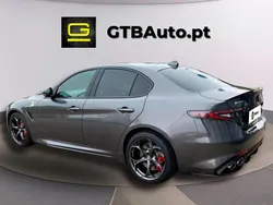 Cinza Usado 2022 Alfa Romeo Giulia Quadrifoglio Sedan | € 87.000