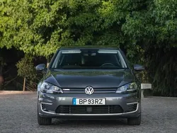Cinzento Usado 2019 VW e-Golf Citadino | € 15.250 (Preço justo)