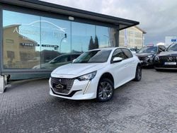 Branco Usado 2021 Peugeot e-208 Allure Citadino | € 17.900 (Preço justo)