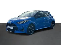 Azul (pintura metalizada) Usado 2024 Toyota Yaris Edition Sedan | € 29.750 (Preço elevado)