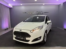Branco Usado 2015 Ford Fiesta Titanium Citadino | € 7.850 (Preço justo)