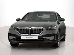 Cinzento Usado 2023 BMW 520 Comfort Edition Sedan | € 61.950 (Preço elevado)