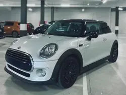 Cinzento platina/tecto preto e Usado 2016 Mini Cooper D Citadino | € 14.950 (Preço justo)