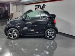 Preto Usado 2021 Smart ForTwo Electric Drive Passion Cabrios | € 13.990 (Preço justo)
