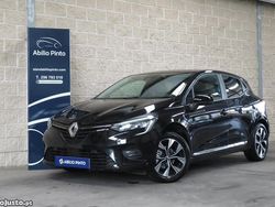 Preto Usado 2023 Renault Clio V Intens Sedan | € 15.250 (Bom preço)