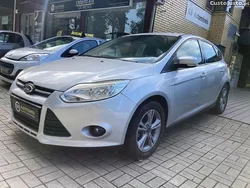 Cinza Usado 2014 Ford Focus Trend Sedan | € 11.750 (Preço elevado)