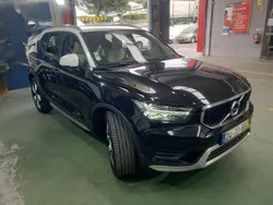 Preto Usado 2021 Volvo XC40 Momentum SUV | € 29.480 (Preço justo)