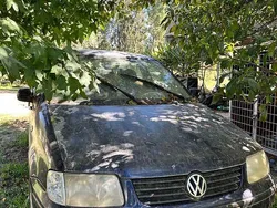 Usado 2000 VW Polo Sedan | € 1.000