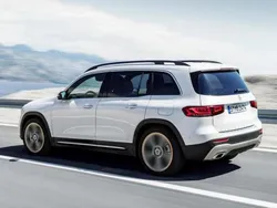 Cinzento Usado 2021 Mercedes GLB200 AMG line SUV | € 39.900 (Preço justo)