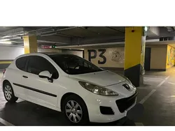 Branco Usado 2010 Peugeot 207 Citadino | € 3.300 (Preço justo)
