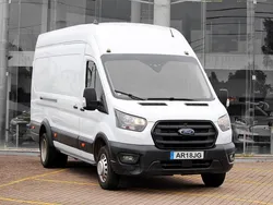 Branco Usado 2022 Ford Transit Trend | € 28.750 (Preço justo)