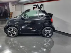 Preto Usado 2021 Smart ForTwo Electric Drive Passion Cabrios | € 13.990 (Preço justo)