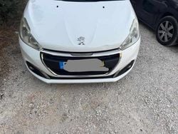 Branco Usado 2015 Peugeot 208 Citadino | € 7.500 (Super Preço)