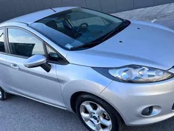 Cinzento Usado 2010 Ford Fiesta Citadino | € 6.250 (Preço justo)