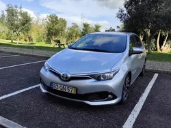 Cinzento Usado 2015 Toyota Auris Citadino | € 14.750 (Preço justo)