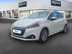 Branco Usado 2017 Peugeot 208 Style Citadino | € 11.400 (Preço justo)