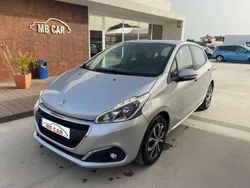 Cinzento Usado 2017 Peugeot 208 Citadino | € 11.990 (Preço elevado)