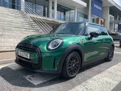 Vermelho Usado 2024 Mini Cooper Essential Citadino | € 28.900 (Preço justo)