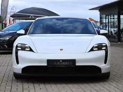 Branco Usado 2021 Porsche Taycan Performance Package Sedan | € 64.990 (Preço justo)
