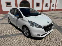 Branco Usado 2015 Peugeot 208 Active Citadino | € 11.500 (Preço elevado)