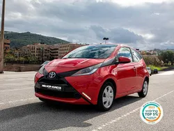 Vermelho Usado 2016 Toyota Aygo X-play Citadino | € 9.990 (Bom preço)