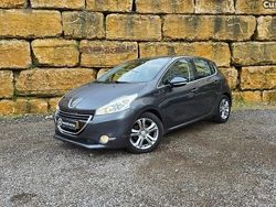 Cinza Usado 2015 Peugeot 208 Allure Citadino | € 9.900 (Preço justo)