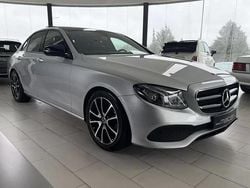 Prateado Usado 2020 Mercedes E220 Avantgarde Sedan | € 38.900 (Preço justo)