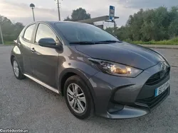 Cinza Usado 2023 Toyota Yaris Plus | € 19.800 (Preço justo)