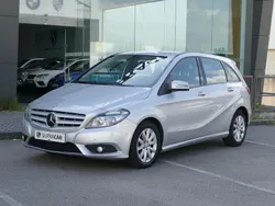 Cinza Usado 2014 Mercedes B200 Monovolume | € 11.900