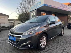 Antracite Usado 2015 Peugeot 208 Active Citadino | € 11.750 (Preço elevado)