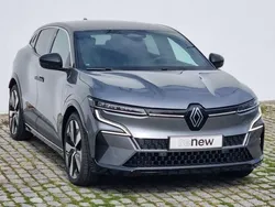 Cinza Usado 2023 Renault Mégane Techno Sedan | € 33.450 (Preço justo)
