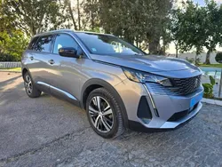 Cinzento Usado 2022 Peugeot 5008 Allure Monovolume | € 30.950 (Preço justo)