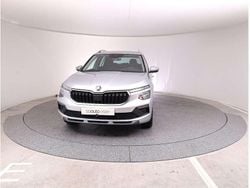 Cinzento claro metalizado Usado 2025 Skoda Kamiq Selection SUV | € 25.490 (Preço justo)